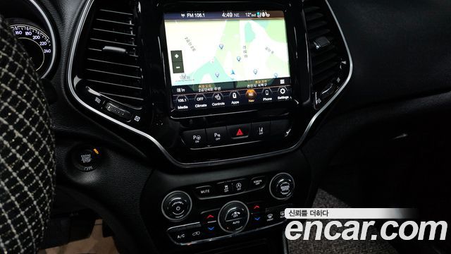 Jeep Cherokee 2020 — photo 16