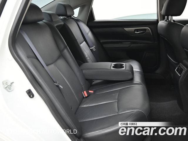 Nissan Altima 2016 — photo 12