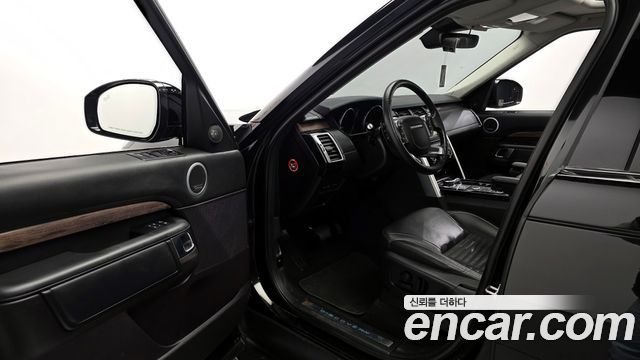 Land Rover Discovery 2017 — photo 10