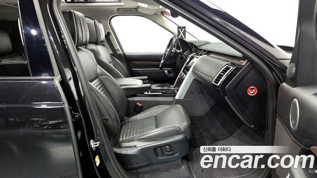 Land Rover Discovery 2017 — photo 11