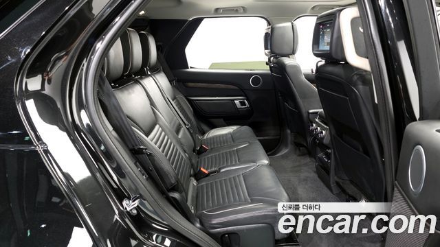 Land Rover Discovery 2017 — photo 12