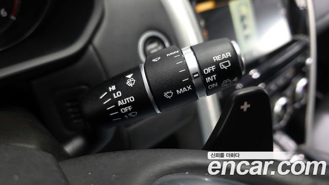 Land Rover Discovery 2017 — photo 16