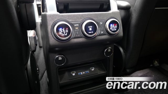 Land Rover Discovery 2017 — photo 17