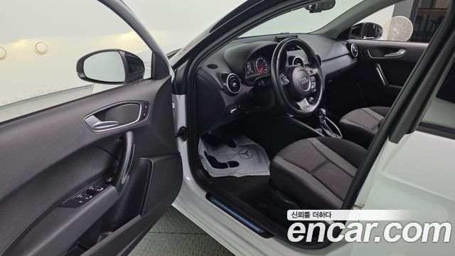 Audi A1 2015 — photo 11