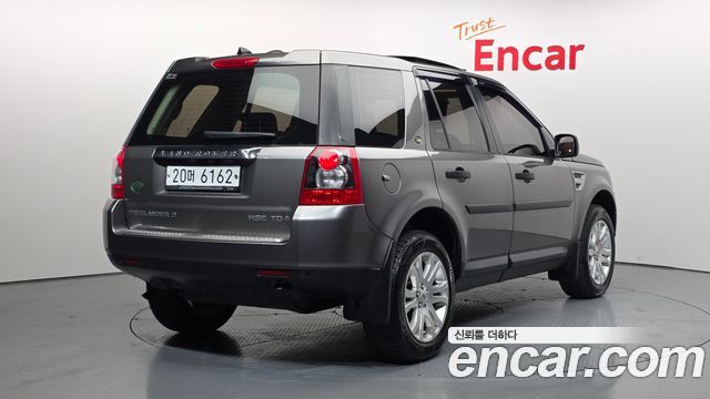 Land Rover Freelander 2010 — photo 2