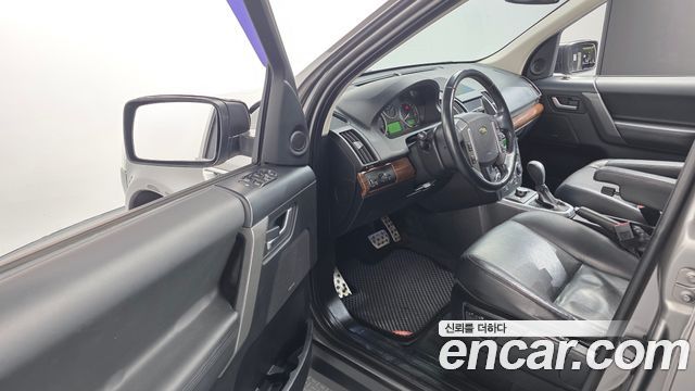 Land Rover Freelander 2010 — photo 12