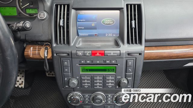 Land Rover Freelander 2010 — photo 16