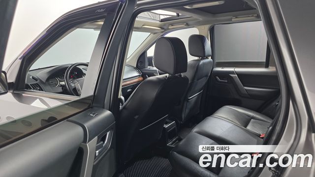 Land Rover Freelander 2010 — photo 18