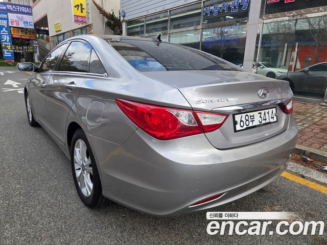 Hyundai Sonata 2010 — photo 2