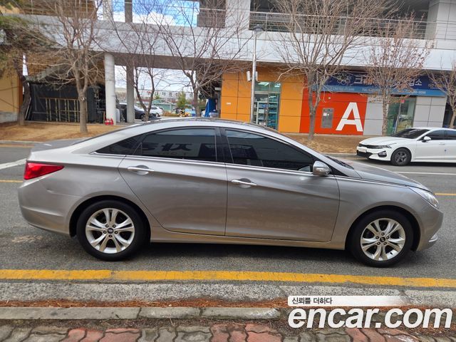 Hyundai Sonata 2010 — photo 13
