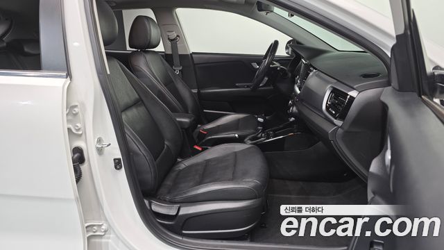 Kia Stonic 2019 — photo 11