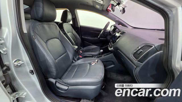 Kia pride 2015 — photo 10