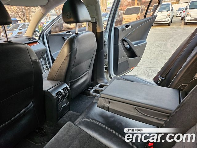 Volkswagen Passat 2011 — photo 11