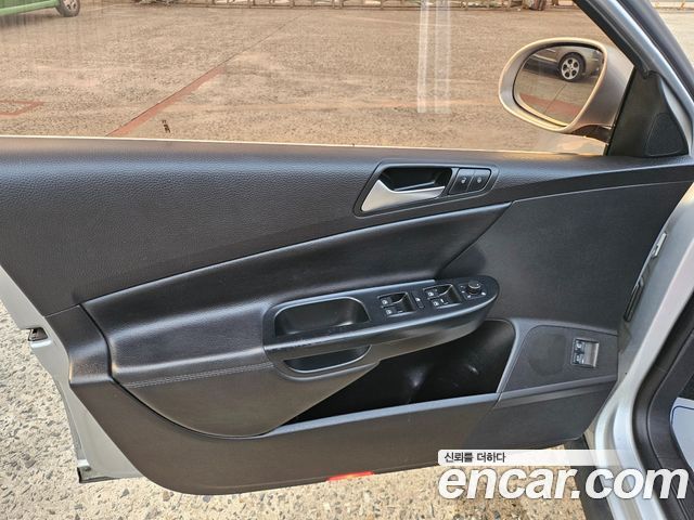 Volkswagen Passat 2011 — photo 17