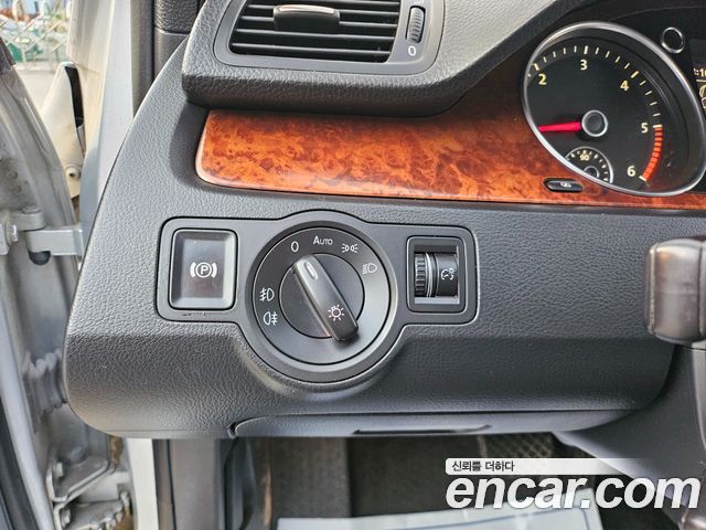 Volkswagen Passat 2011 — photo 18