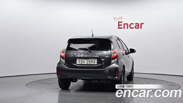 Toyota Prius 2018 — photo 4