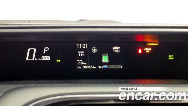 Toyota Prius 2018 — photo 8