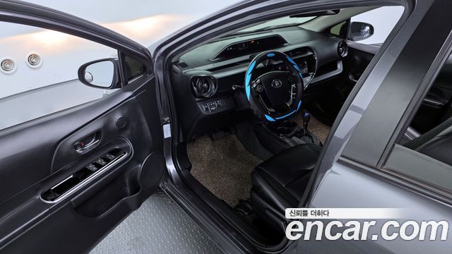 Toyota Prius 2018 — photo 11