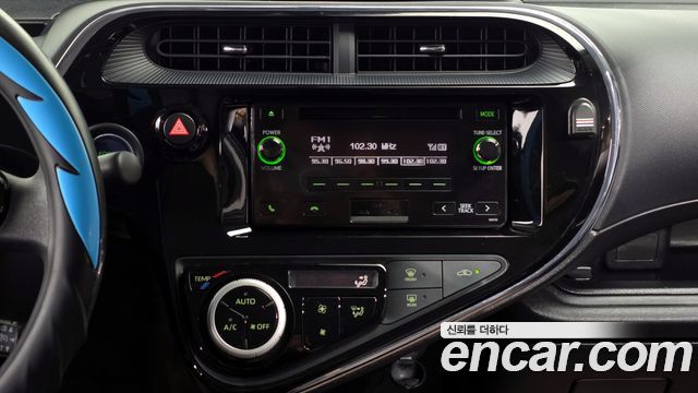 Toyota Prius 2018 — photo 15