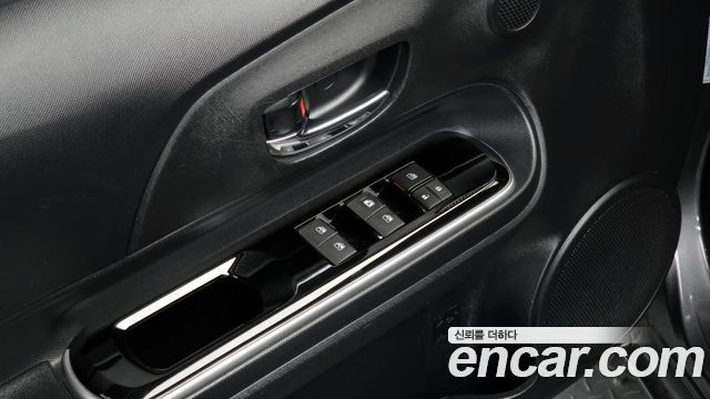 Toyota Prius 2018 — photo 18