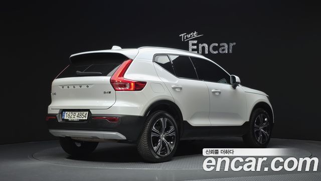 Volvo XC40 2022 — photo 2