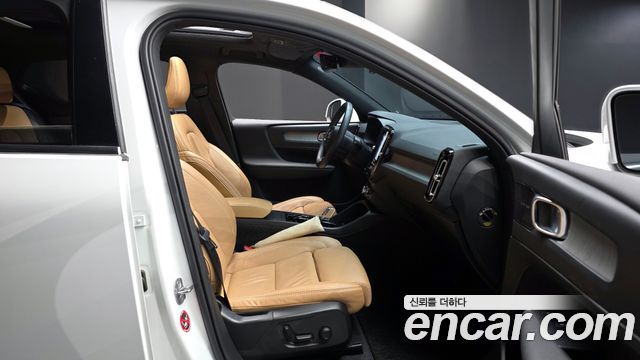 Volvo XC40 2022 — photo 10