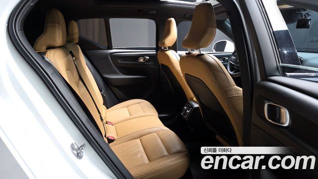 Volvo XC40 2022 — photo 12