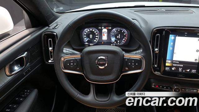 Volvo XC40 2022 — photo 13