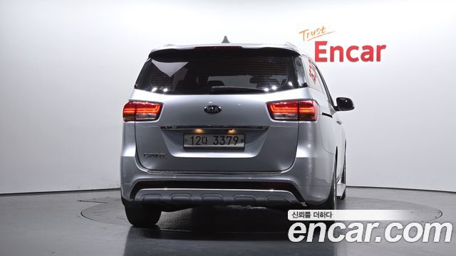 Kia Canival 2015 — photo 4