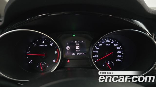 Kia Canival 2015 — photo 8