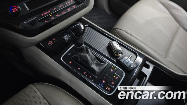 Kia Canival 2015 — photo 9