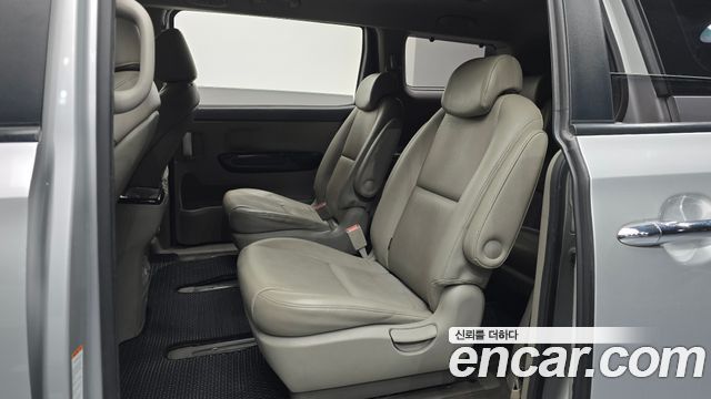 Kia Canival 2015 — photo 12