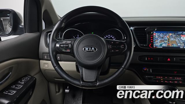 Kia Canival 2015 — photo 13
