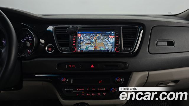 Kia Canival 2015 — photo 15