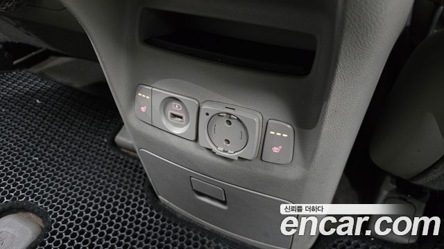 Kia Canival 2015 — photo 18
