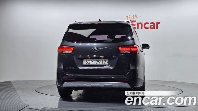 Kia Canival 2018 — photo 4