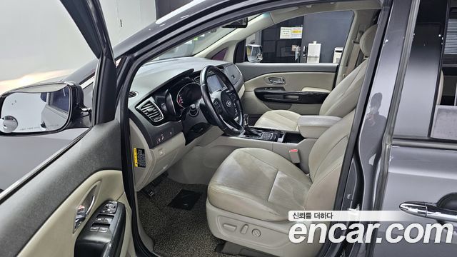 Kia Canival 2018 — photo 10