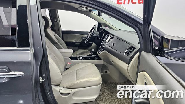 Kia Canival 2018 — photo 11