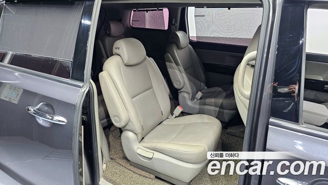 Kia Canival 2018 — photo 12