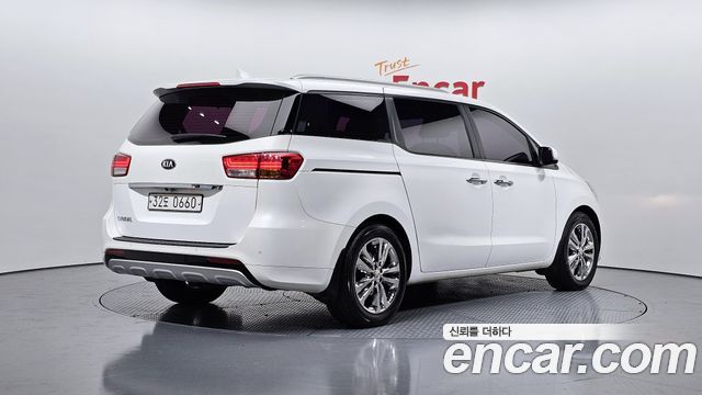 Kia Canival 2016 — photo 2