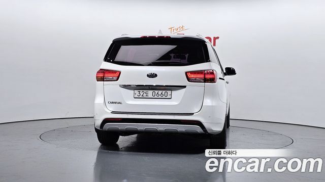 Kia Canival 2016 — photo 4