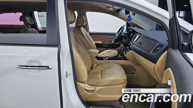 Kia Canival 2016 — photo 10