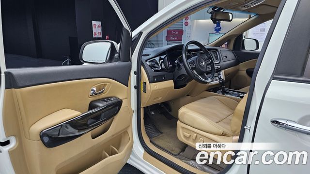 Kia Canival 2016 — photo 11