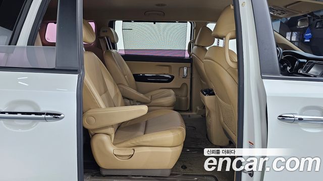 Kia Canival 2016 — photo 12