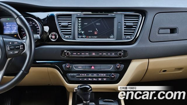 Kia Canival 2016 — photo 14
