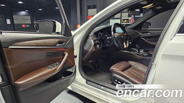 BMW 5-Series 2018 — photo 11