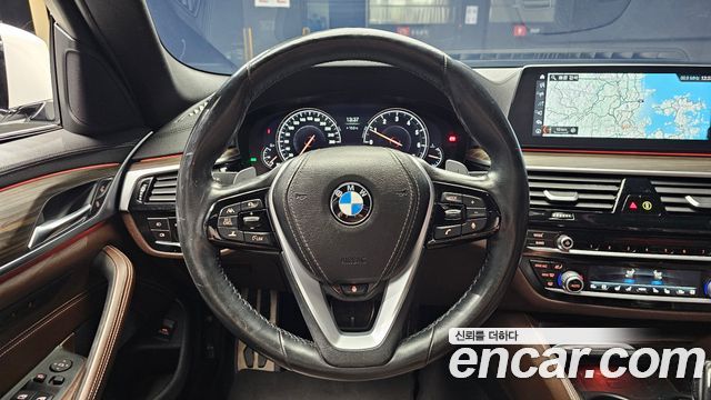 BMW 5-Series 2018 — photo 13
