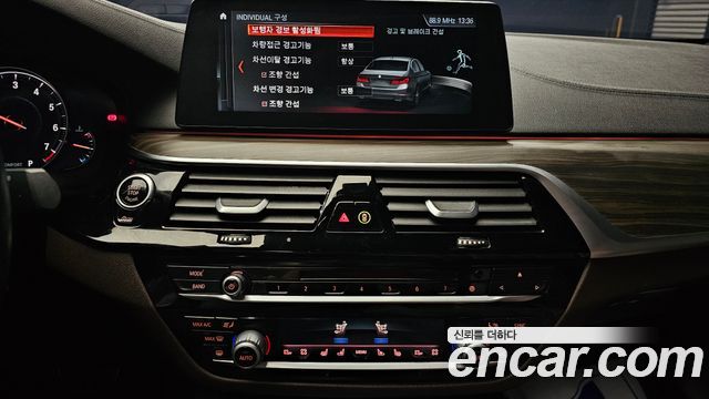BMW 5-Series 2018 — photo 14