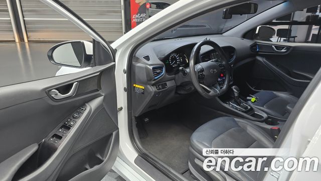 Hyundai Ioniq 2016 — photo 11