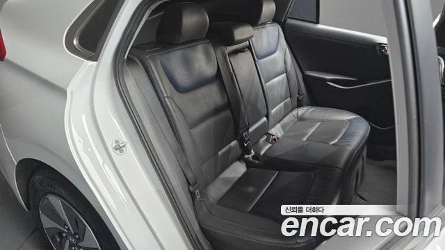 Hyundai Ioniq 2016 — photo 13